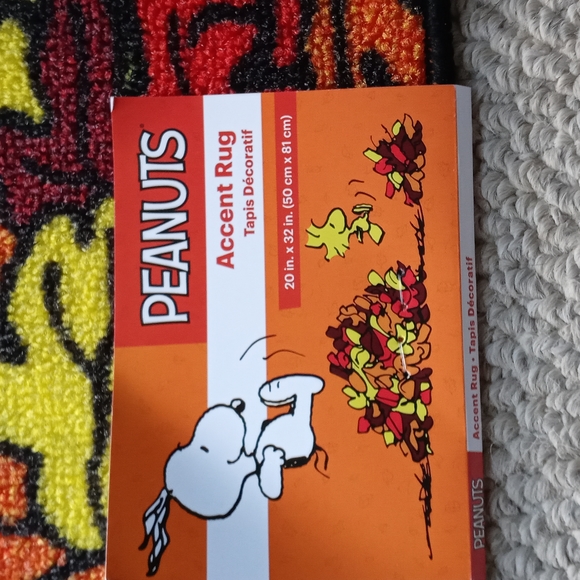 Snoopy accent rug - Picture 2 of 3